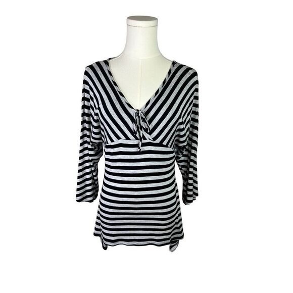 Willi Smith top women’s size small black gray stripe 3/4 sleeve asymmetric hem - Picture 1 of 7